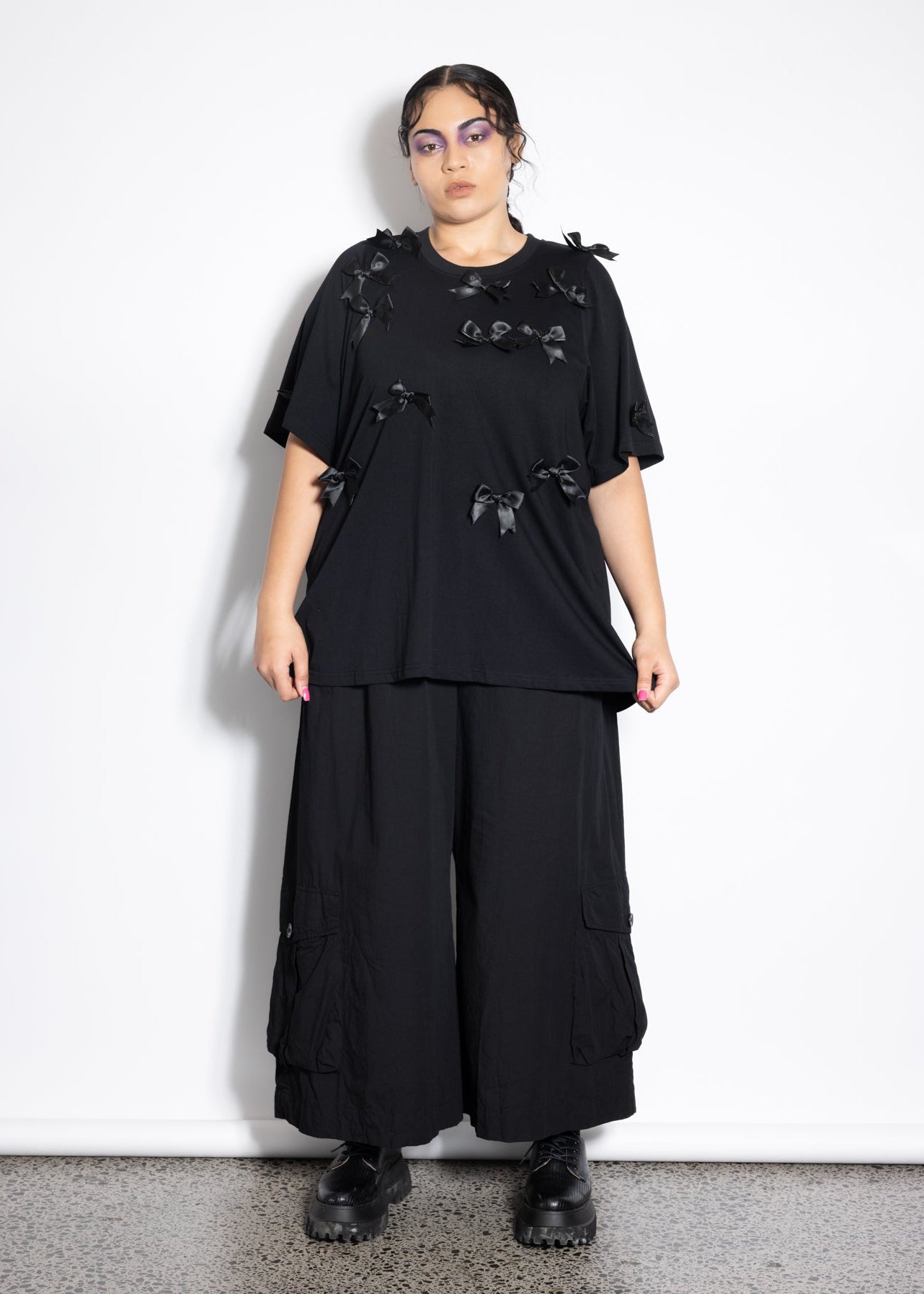 Last Ones M & L - Bow Tee - Black