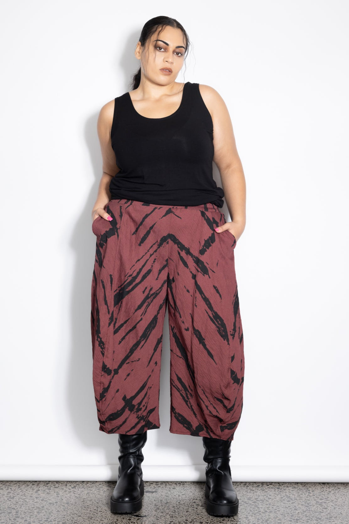 Outlet - Curve Pleat Pant - Raisin