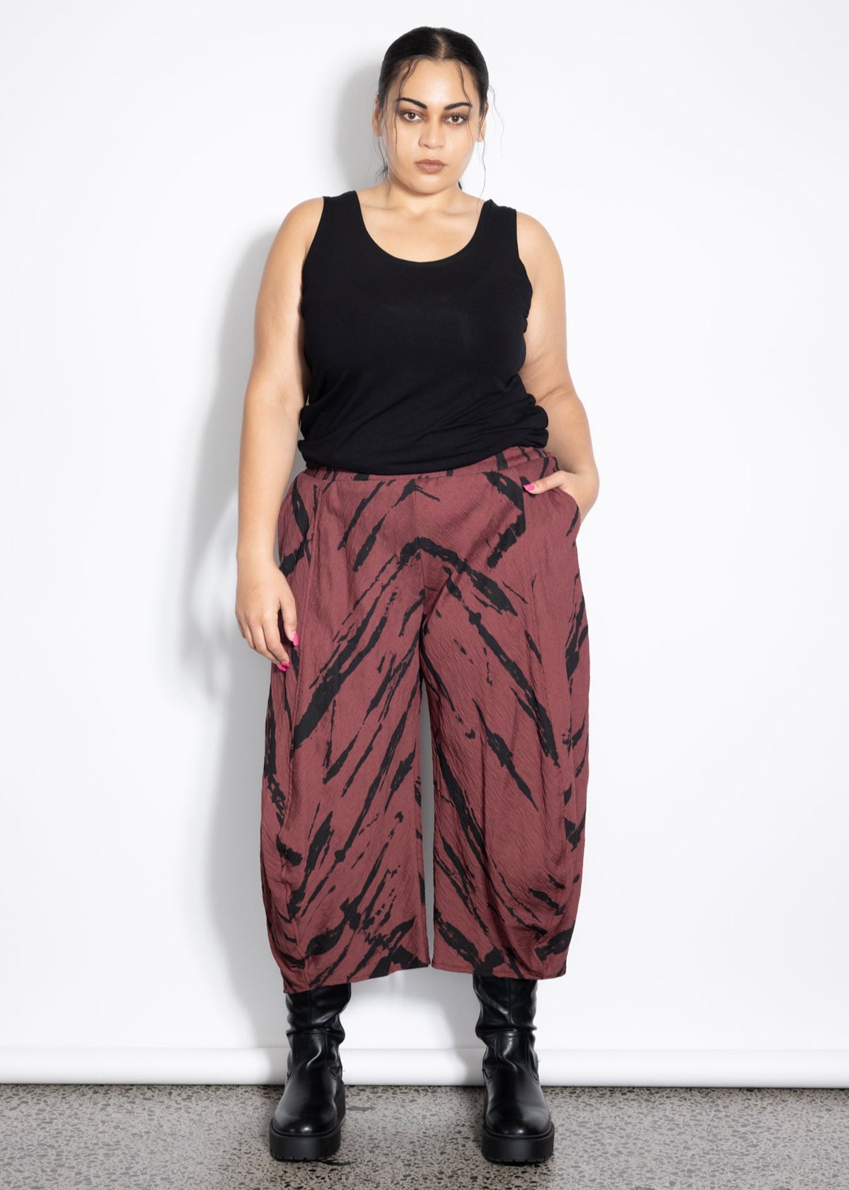 Outlet - Curve Pleat Pant - Raisin