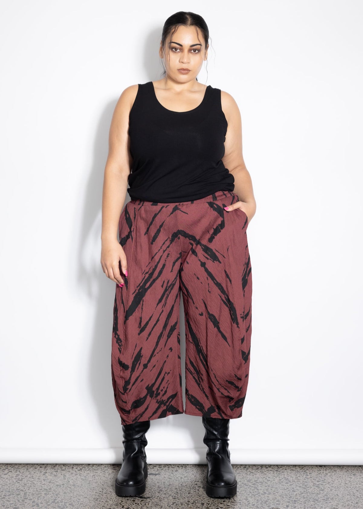 Curve Pleat Pant - Raisin