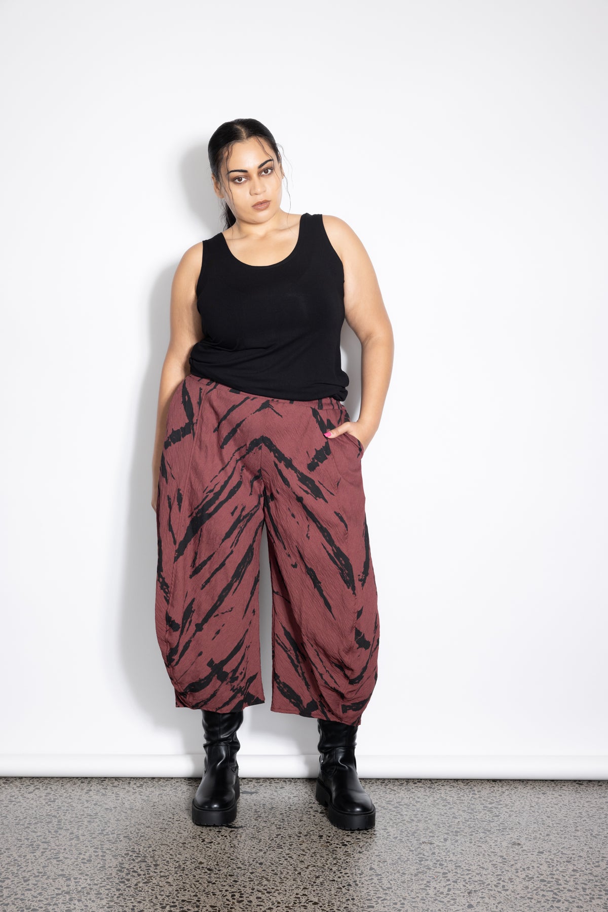 Outlet - Curve Pleat Pant - Raisin