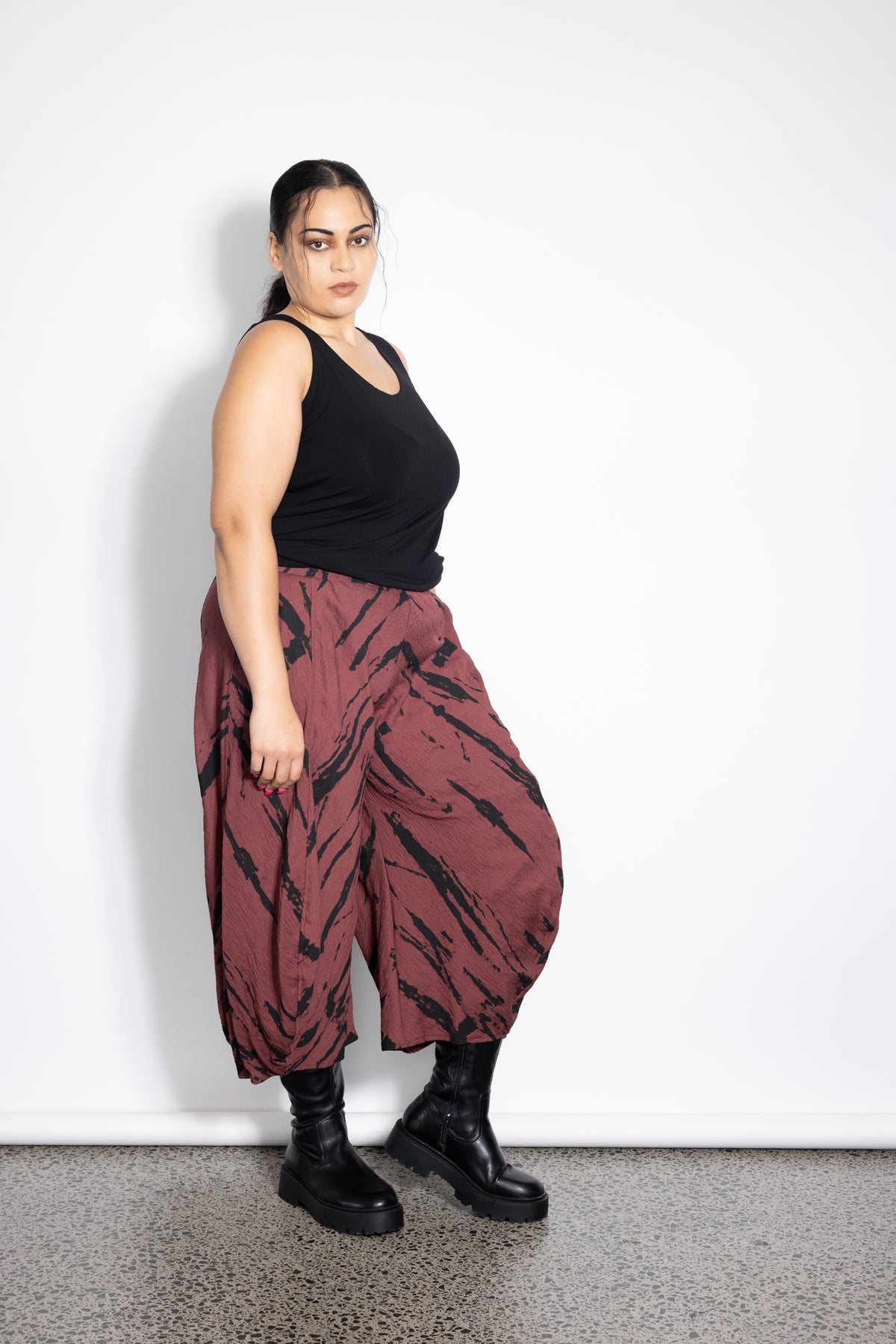 Outlet - Curve Pleat Pant - Raisin