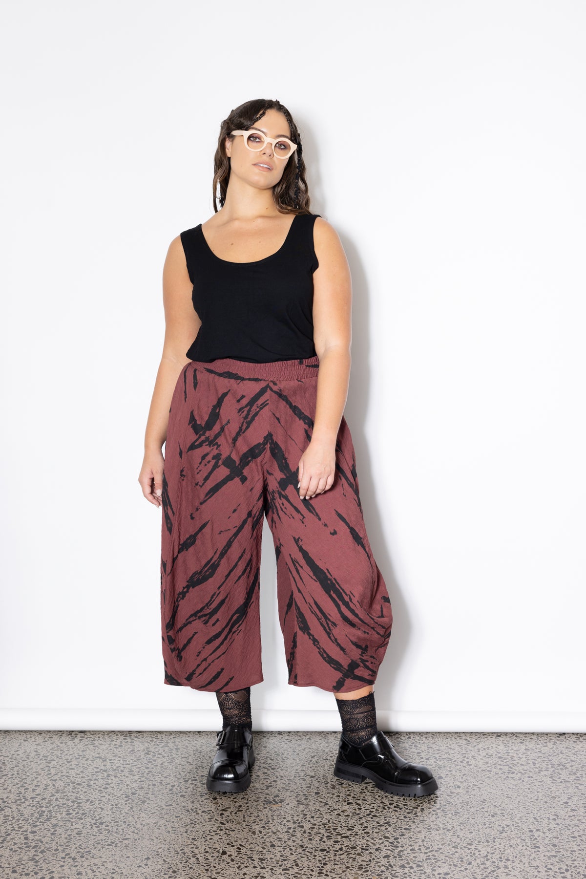 Outlet - Curve Pleat Pant - Raisin
