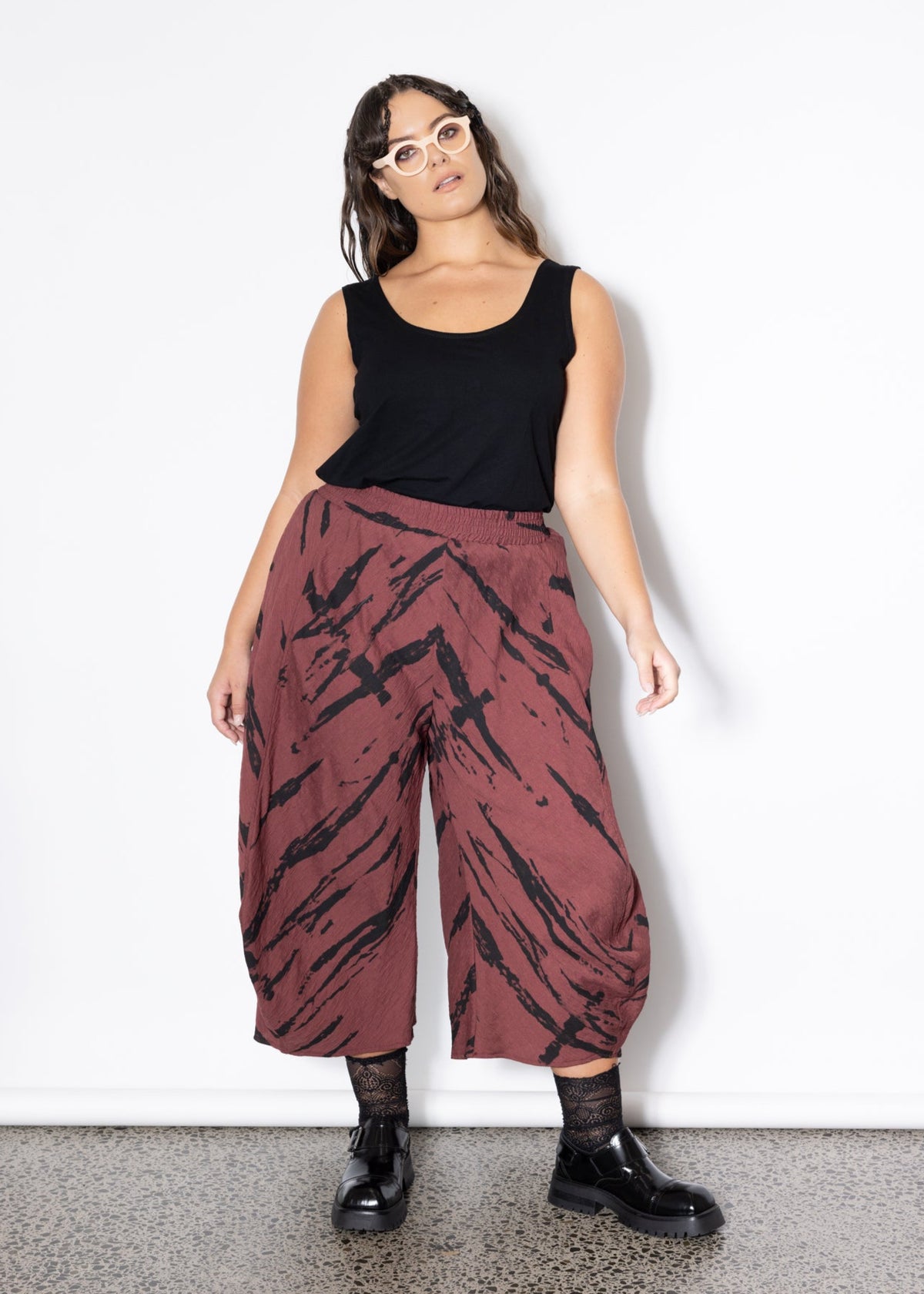 Outlet - Curve Pleat Pant - Raisin
