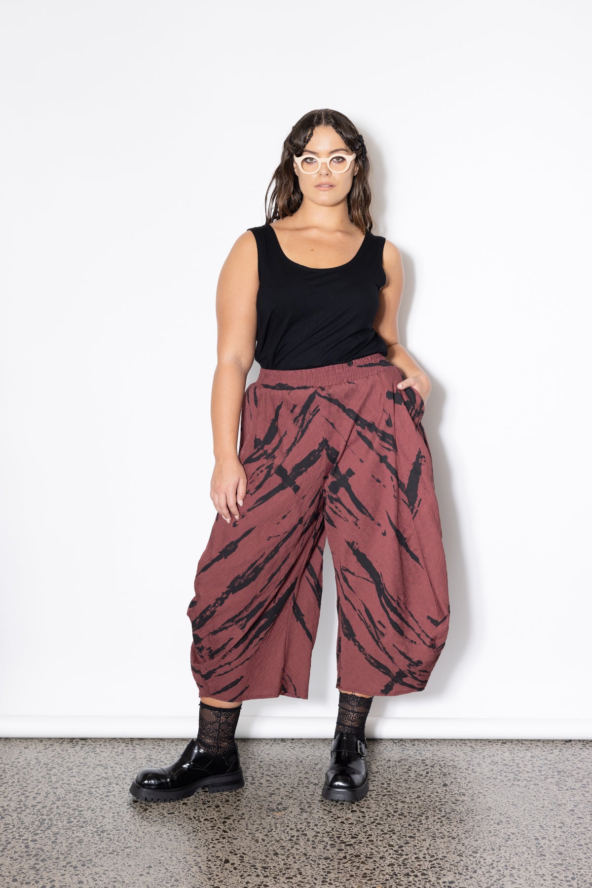 Outlet - Curve Pleat Pant - Raisin