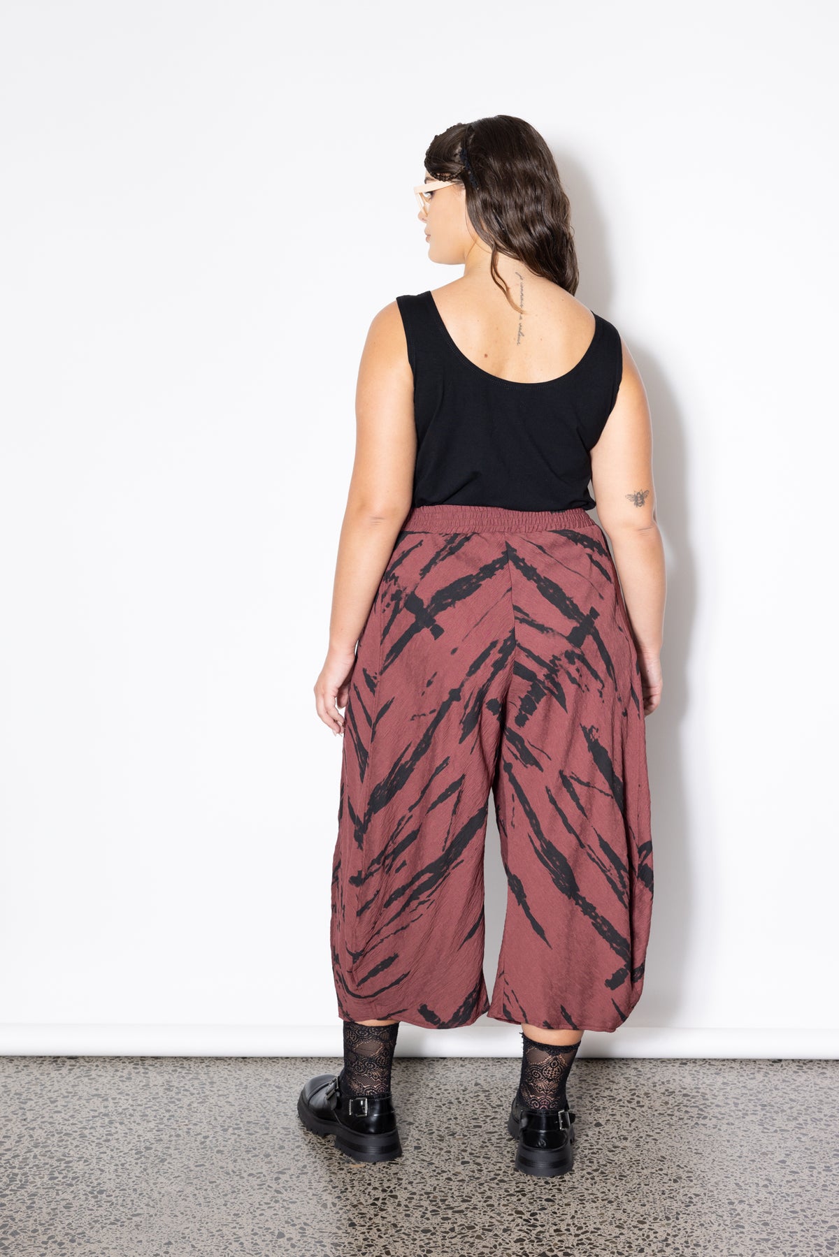 Outlet - Curve Pleat Pant - Raisin